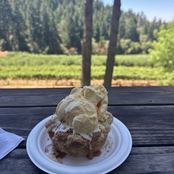 Peach pie à la mode