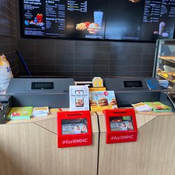 McDonald's - Nobody manage the registers anymore...