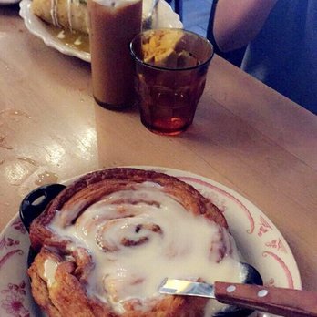 The VIG Chicago - Cinnamon roll skillet - yum! - American Near Me - Chicago, Illinois The VIG Chicago - Cinnamon roll skillet - yum! - American Near Me - Chicago, Illinois