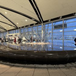 Detroit Metropolitan Airport - DTW - Fountain at center of McNamara terminal