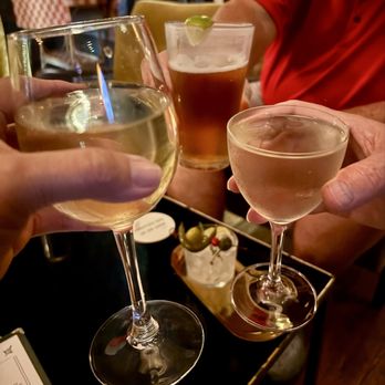 Columns - Cheers! - Hotels Near Me - New Orleans, Louisiana