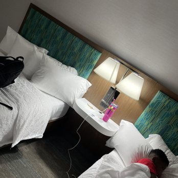 Hampton Inn & Suites Cleburne - Hotels Near Me - Cleburne, Texas