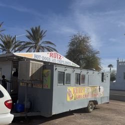 Ruiz Hot Dogs - Ruiz food trailer