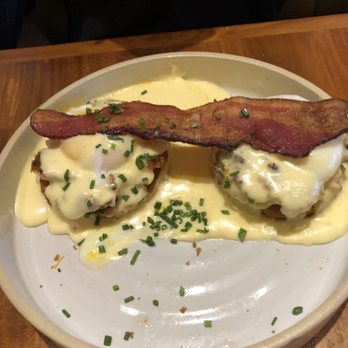 Yardbird - Crab cake Benedict - not a fan - Southern Near Me - Los Angeles, California Yardbird - Crab cake Benedict - not a fan - Southern Near Me - Los Angeles, California