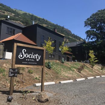 The Society Hotel - The parking lot. Would be perfect with some electric car chargers - Hostels Near Me - Bingen, Washington