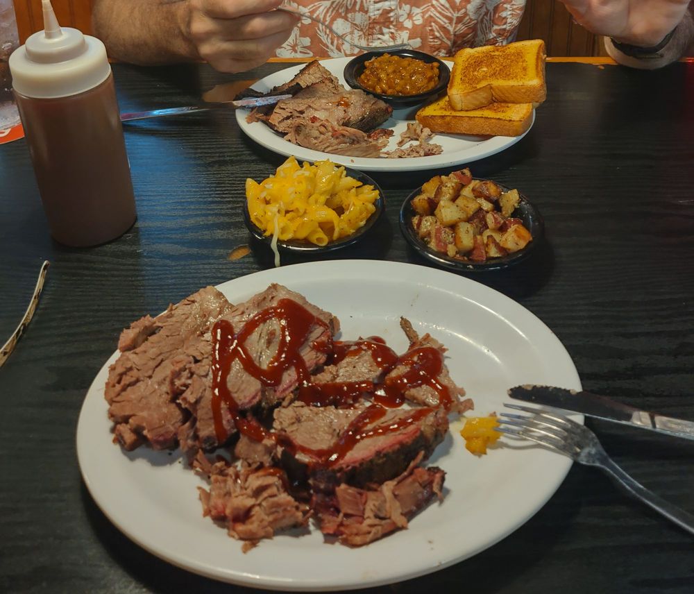 County Line Smokehouse & Spirits Logo