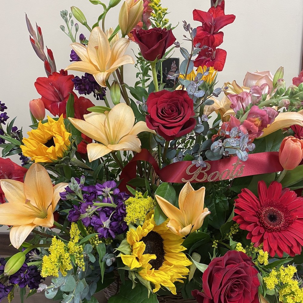 Julie's Artistic Rose - Florists Near Me - Moline, Illinois Julie's Artistic Rose - Florists Near Me - Moline, Illinois