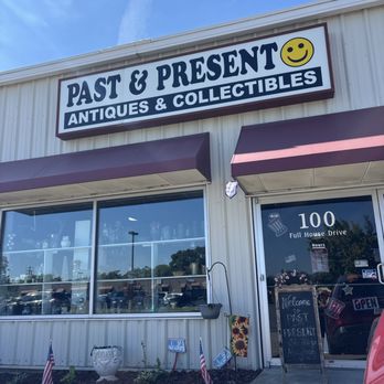 Past & Present - Exterior - Antiques Near Me - Winchester, Virginia Past & Present - Exterior - Antiques Near Me - Winchester, Virginia