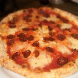 Alleia - Yummy Peperoni pizza