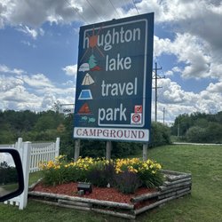 Houghton Lake Travel Park Campground - The main sign when you enter into the campground