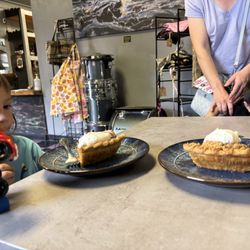 Kemmy's Pies - Apple & pumpkin pies