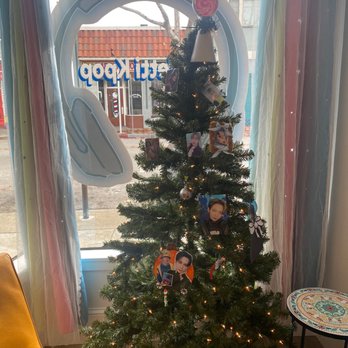 Confetti K-Pop - Kpop Christmas tree! - Music & DVDs Near Me - San Leandro, California Confetti K-Pop - Kpop Christmas tree! - Music & DVDs Near Me - San Leandro, California