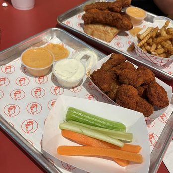 Lucky’s Hot Chicken - 10 Boneless Wings - Chicken Shop Near Me - Dallas, Texas Lucky’s Hot Chicken - 10 Boneless Wings - Chicken Shop Near Me - Dallas, Texas