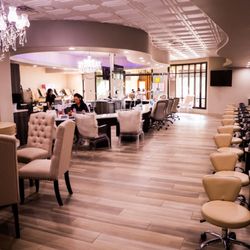 I Spa Lash Nail Lounge - Pedicure chairs