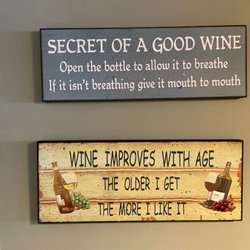 The Pelham Street Grille - Decor