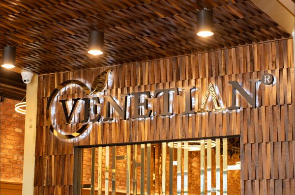 The Venetian Nail Spa by null