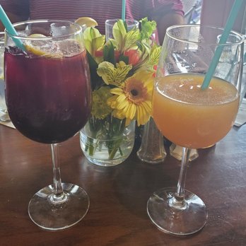 Biscottis - Sangria and peach bellini - American Near Me - Jacksonville, Florida Biscottis - Sangria and peach bellini - American Near Me - Jacksonville, Florida