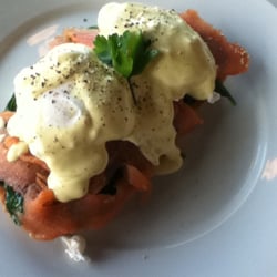 Blackbird Cafe - Eggs Florentine