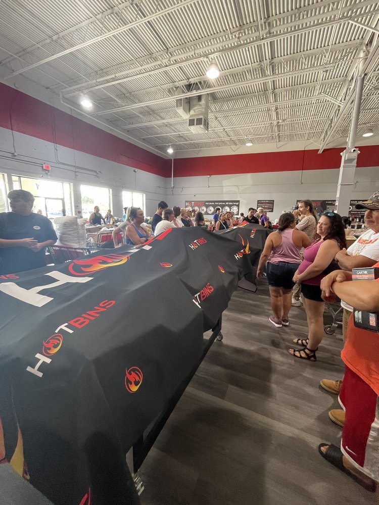 HOTBINS Updated November 2024 935 N Beneva Rd, Sarasota, Florida