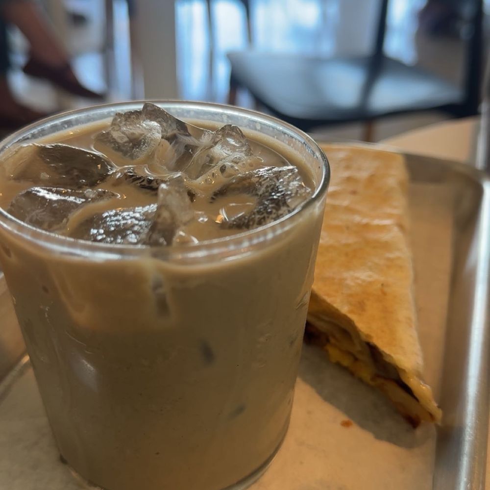 hojicha latte (unsweetened with regular milk) - excellent ratio of milk and tea :) hojicha latte (unsweetened with regular milk) - excellent ratio of milk and tea :)