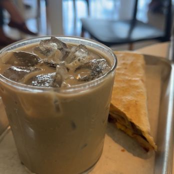 Banner Coffee - hojicha latte (unsweetened with regular milk) - excellent ratio of milk and tea :) - Coffee & Tea Near Me - Arroyo Grande, California