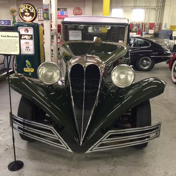 Route 66 Car Museum - Gorgeous limo - Museums Near Me - Springfield, Missouri