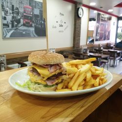 Café Express - Express Tower Burger! Bacon Cheeseburger stuffed with fried onion and lettuce served with Chips!