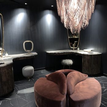 BLVD Steakhouse - Ladies bathroom - New American Near Me - Chicago, Illinois