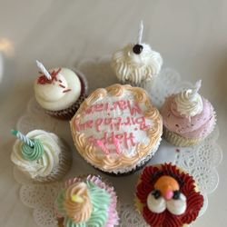 Mad Hatter Bakery - Assortment of different Cupcakes