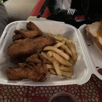 Mama’s Kitchen - Chicken wings and fries - Food Trucks Near Me - Goulds, Florida