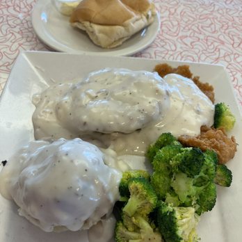 Rosie's Diner - Chicken Fried Chicken with mashed potatoes and broccoli - American Near Me - Aurora, Colorado Rosie's Diner - Chicken Fried Chicken with mashed potatoes and broccoli - American Near Me - Aurora, Colorado