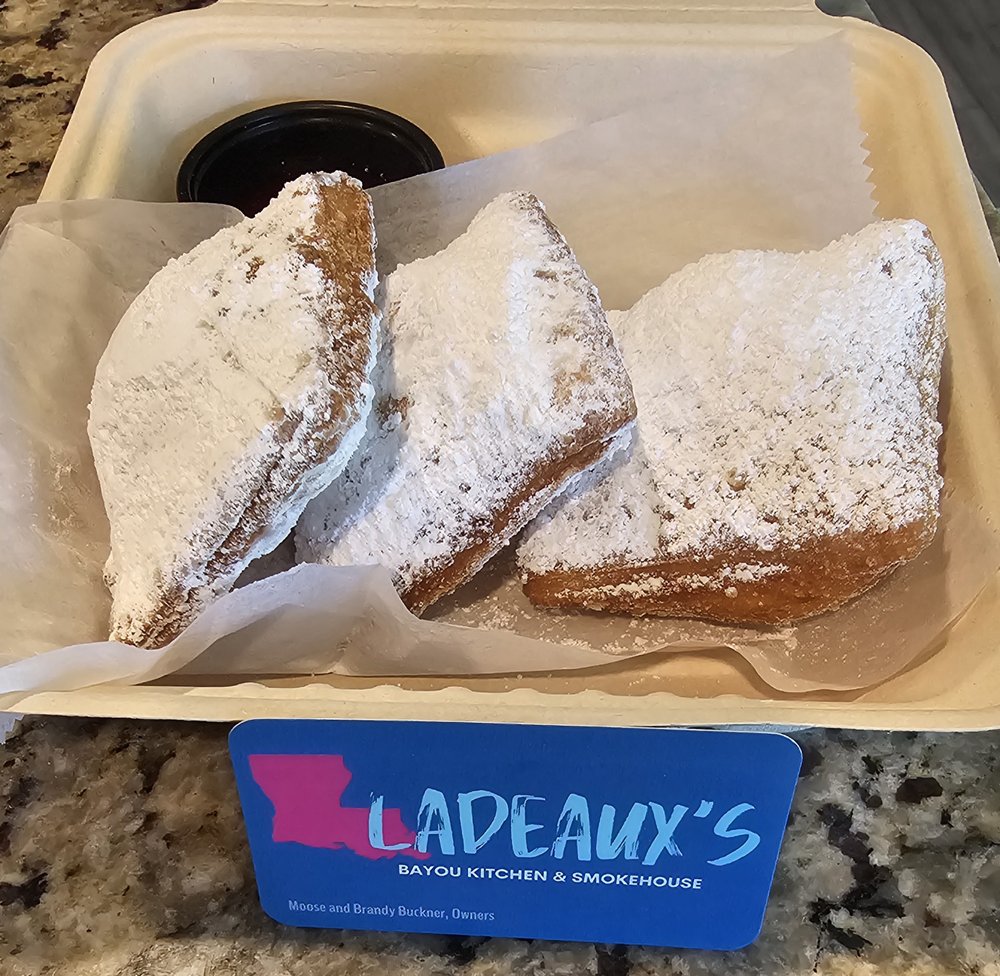 Ladeaux's Bayou Kitchen & Smokehouse Logo