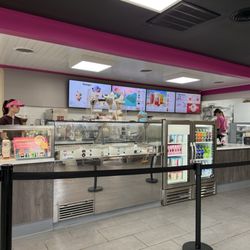 Baskin Robbins - Store interior