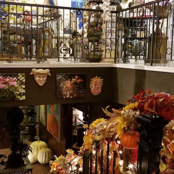 Vivilore - Main Entrance on bottom, store on top. - American Near Me - Independence, Missouri