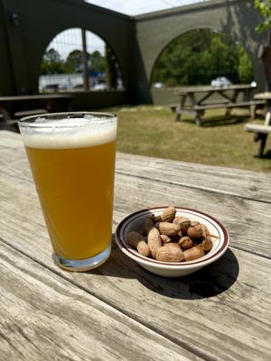 Elliott's BBQ Lounge by null