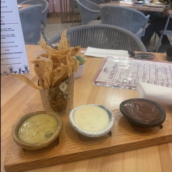 Frontera Mexican Kitchen  - Current chips and salsa at Stone Mountain - Mexican Near Me - Stone Mountain, Georgia
