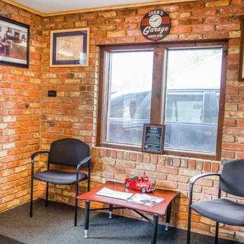Hometown Garage - Take a seat in our clean and comfortable customer waiting area! - Oil Change Stations Near Me - Portland, Connecticut Hometown Garage - Take a seat in our clean and comfortable customer waiting area! - Oil Change Stations Near Me - Portland, Connecticut