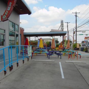 Phil's Icehouse - Outside 2 - Burgers Near Me - Austin, Texas