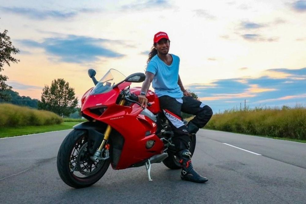 VINODH’S AUTO DETAILING 655 Waterford Ridge Dr, Ballwin, Missouri