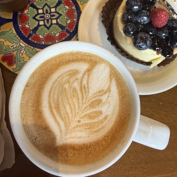 Urth Caffé - Orange - Caffe Latté Medium with New York Cheesecake (individual) - Coffee & Tea Near Me - Orange, California