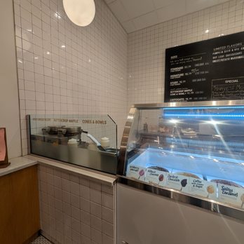 Jeni's Splendid Ice Creams - Line starts here - Ice Cream & Frozen Yogurt Near Me - McLean, Virginia Jeni's Splendid Ice Creams - Line starts here - Ice Cream & Frozen Yogurt Near Me - McLean, Virginia