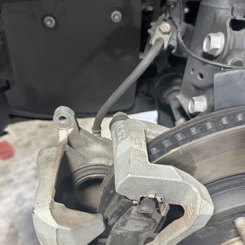 Valvoline Express Care - Break caliper not attached right after breaks were done. My life was in danger. - Oil Change Stations Near Me - MONTCLAIR, California Valvoline Express Care - Break caliper not attached right after breaks were done. My life was in danger. - Oil Change Stations Near Me - MONTCLAIR, California