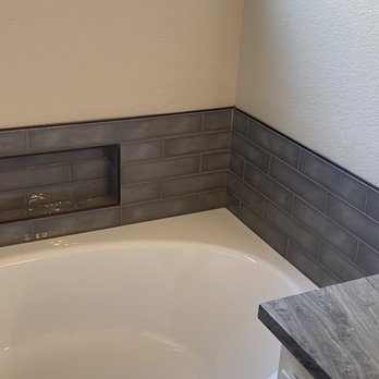 Stranahan Tile - a corner of a bathtub - Tiling Near Me Stranahan Tile - a corner of a bathtub - Tiling Near Me