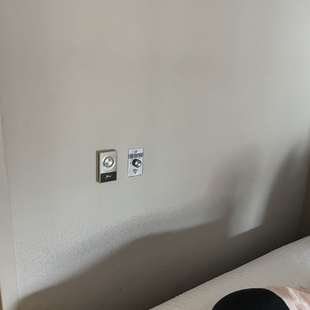 Hotel Capstone - 38 year old thermostat with separate fan control?!?!?  What the world? Wild - Hotels Near Me - Tuscaloosa, Alabama