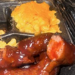 Smokey Trails BBQ - pork sausage and mac