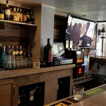 Dogwood Tavern - Bars Near Me - Lake Arrowhead, California
