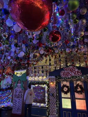 Frosty's Christmas Bar - Los Angeles by null