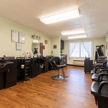 Woodside Senior Living - Hair Salon - Assisted Living Facilities Near Me - Bedford, Ohio Woodside Senior Living - Hair Salon - Assisted Living Facilities Near Me - Bedford, Ohio