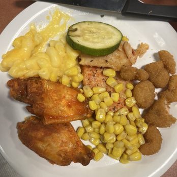 Golden Corral Buffet & Grill - Buffalo wings, corn, pop corn shrimp, Mac and cheese - Southern Near Me - Stockbridge, Georgia