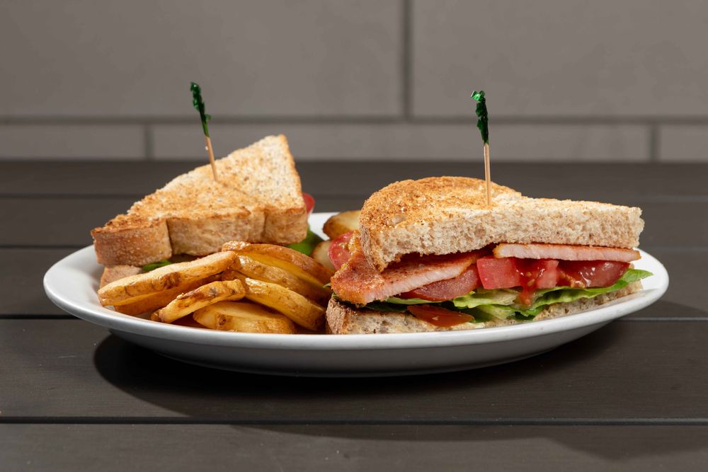 UPTOWN GRILL Updated October 2024 21 Photos 694 Woolwich Street